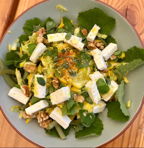 Erfrischende Bohnen-Zucchini Bowl