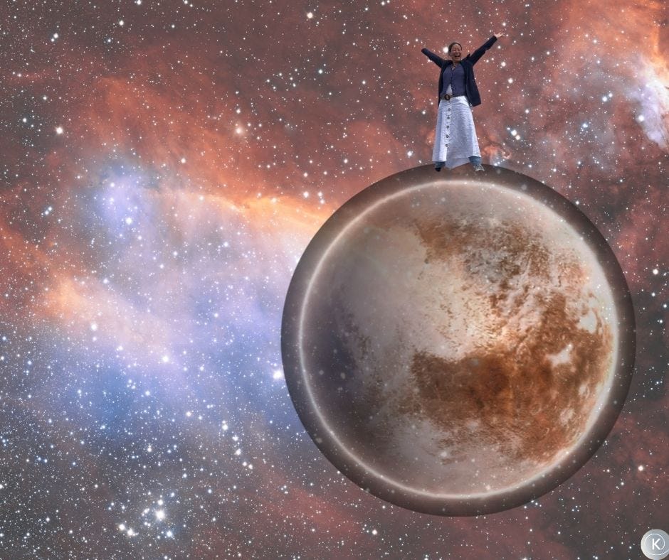 Frau betrachtet Jupiter