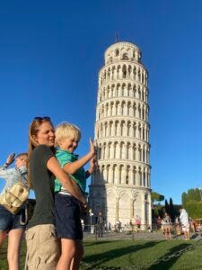 Justus, sein Cousin und die Omi gemeinsam im Urlaub in der Lüneburger Heide