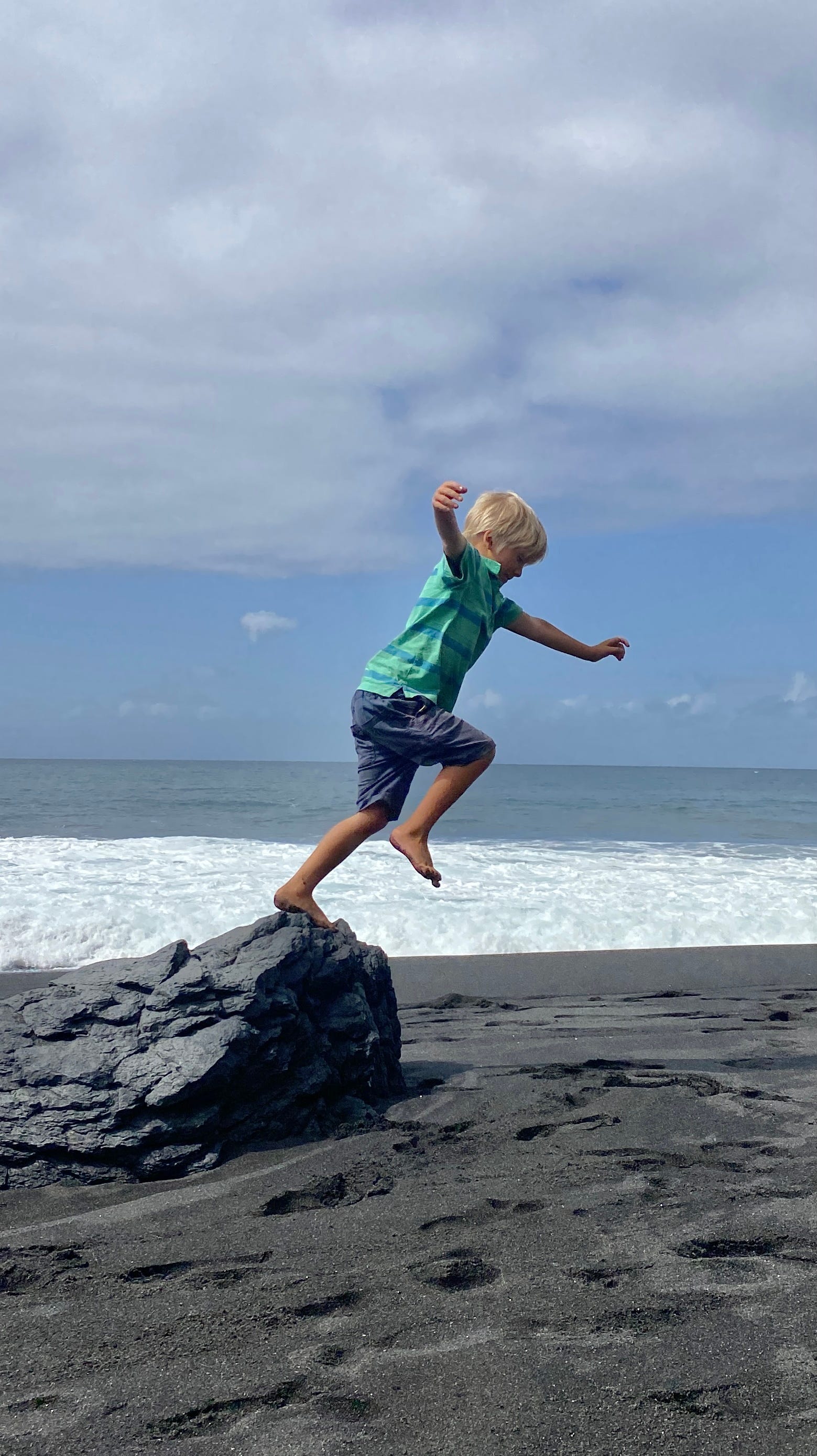 Justus, sein Cousin und die Omi gemeinsam im Urlaub in der Lüneburger Heide