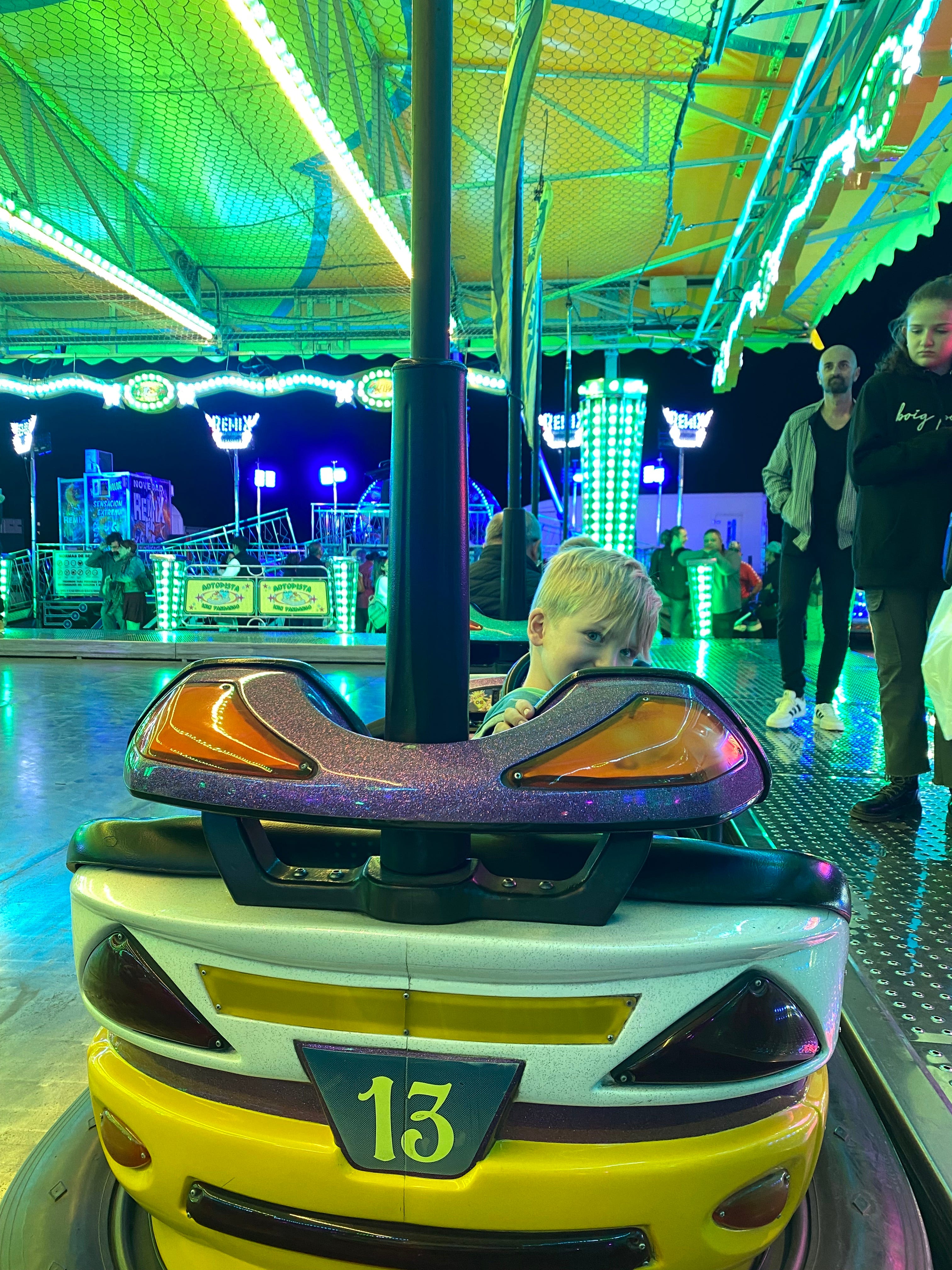 Justus, sein Cousin und die Omi gemeinsam im Urlaub in der Lüneburger Heide