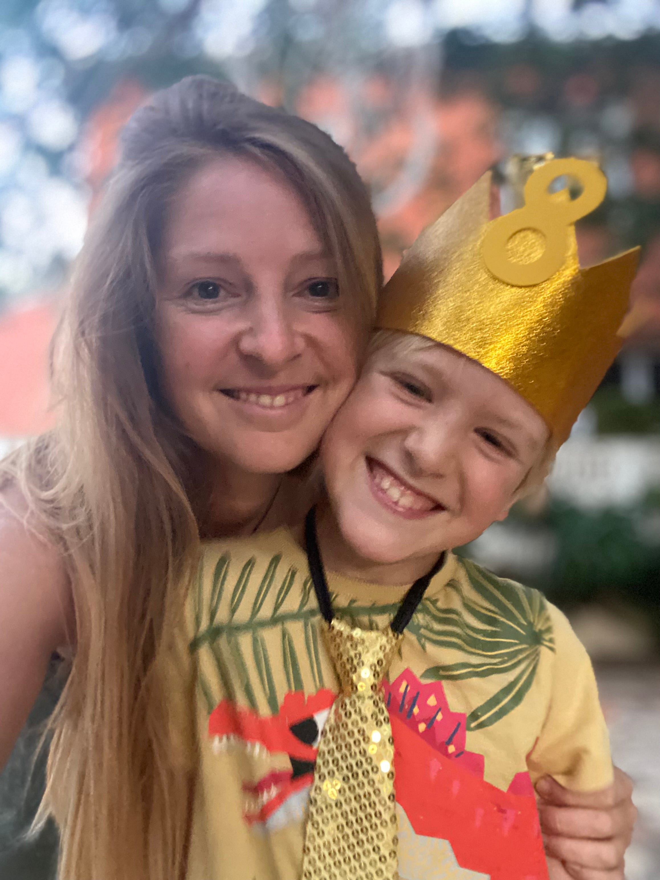 Justus, sein Cousin und die Omi gemeinsam im Urlaub in der Lüneburger Heide