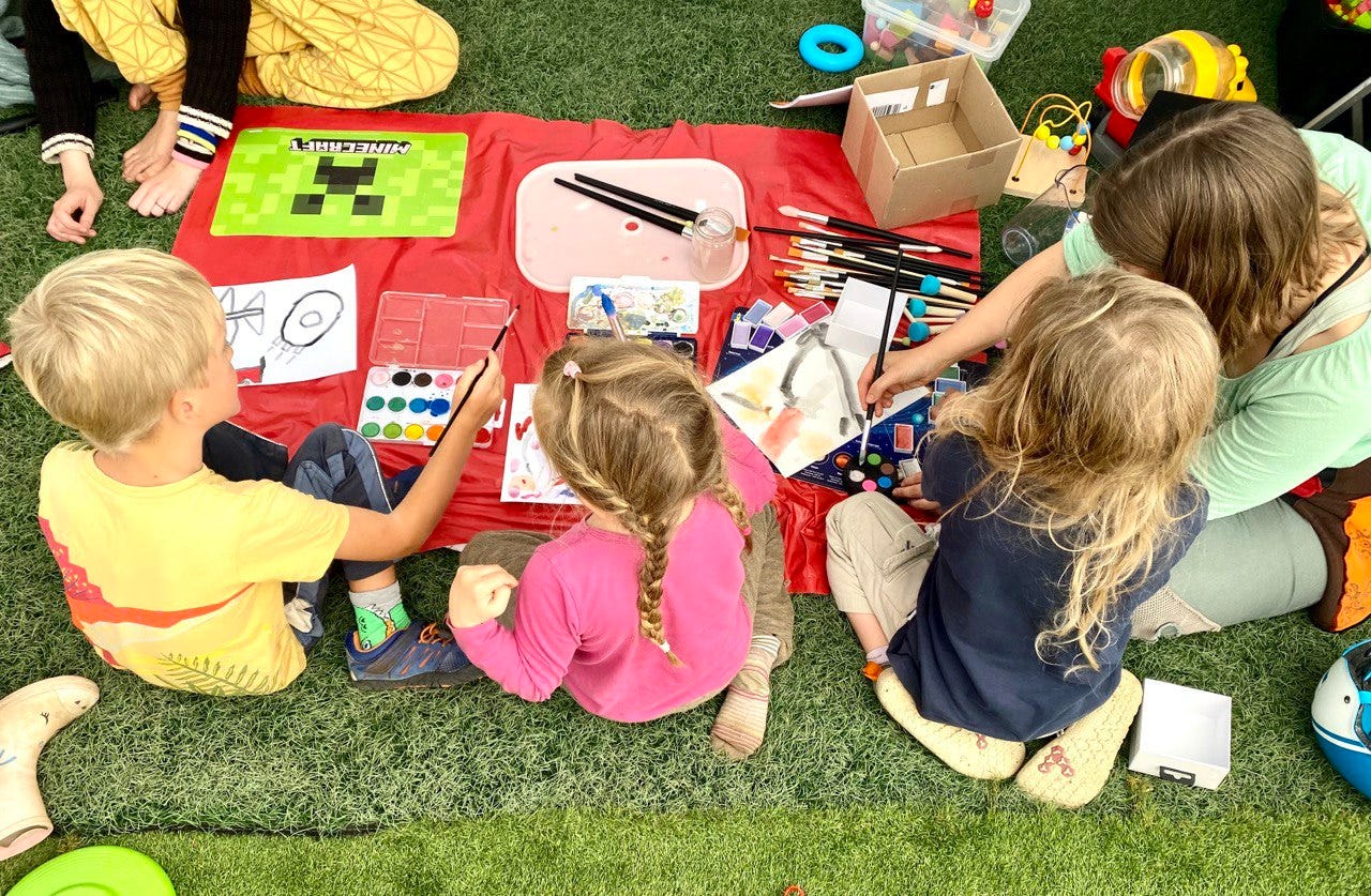 Justus, sein Cousin und die Omi gemeinsam im Urlaub in der Lüneburger Heide