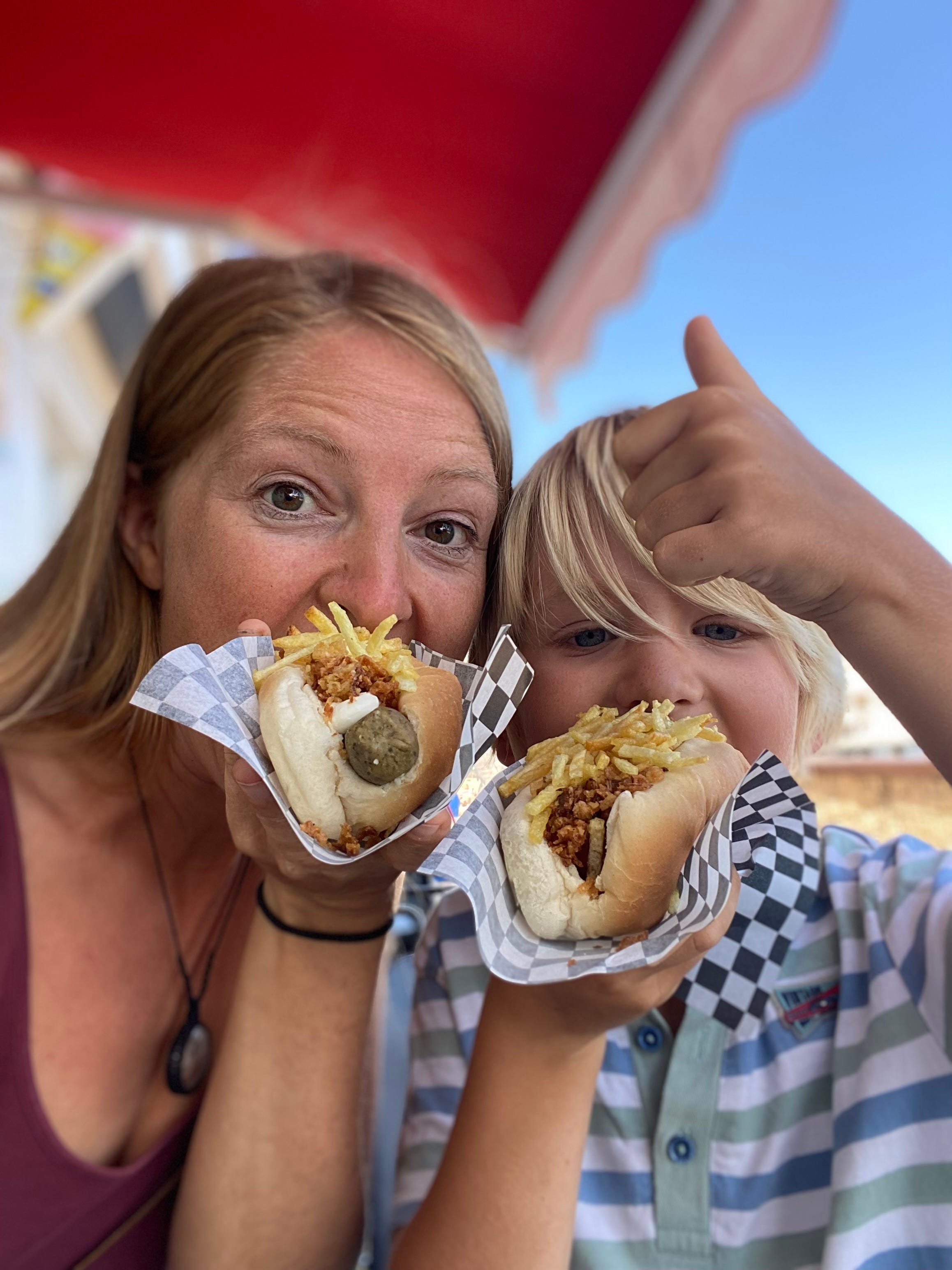 Justus, sein Cousin und die Omi gemeinsam im Urlaub in der Lüneburger Heide