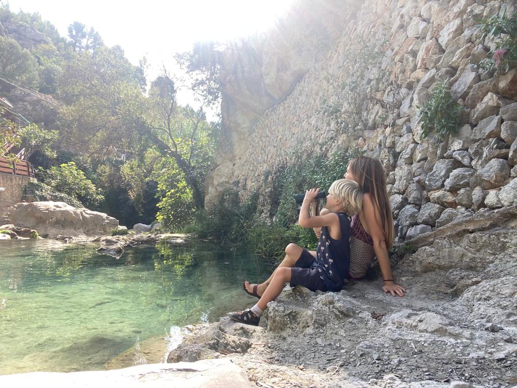 Justus, sein Cousin und die Omi gemeinsam im Urlaub in der Lüneburger Heide