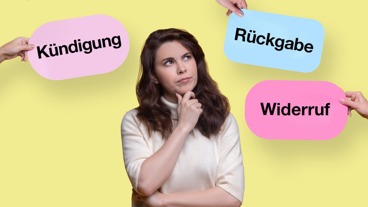 Frau schaut nachdenklich nach oben