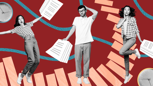 Menschen mit Papierstapeln in der Hand stehen auf einer Treppe