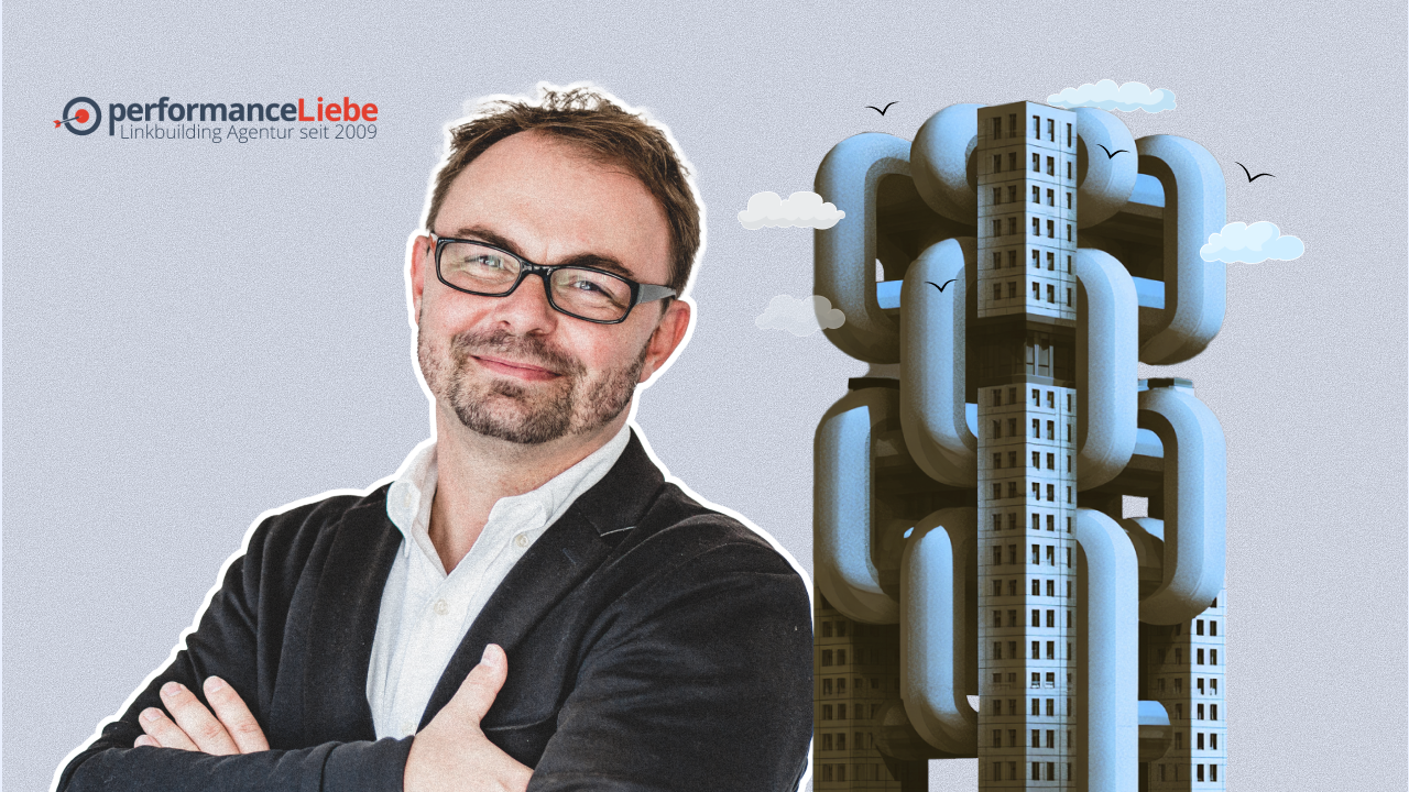 Patrick Tomforde von performanceLiebe vor einem Gebäude