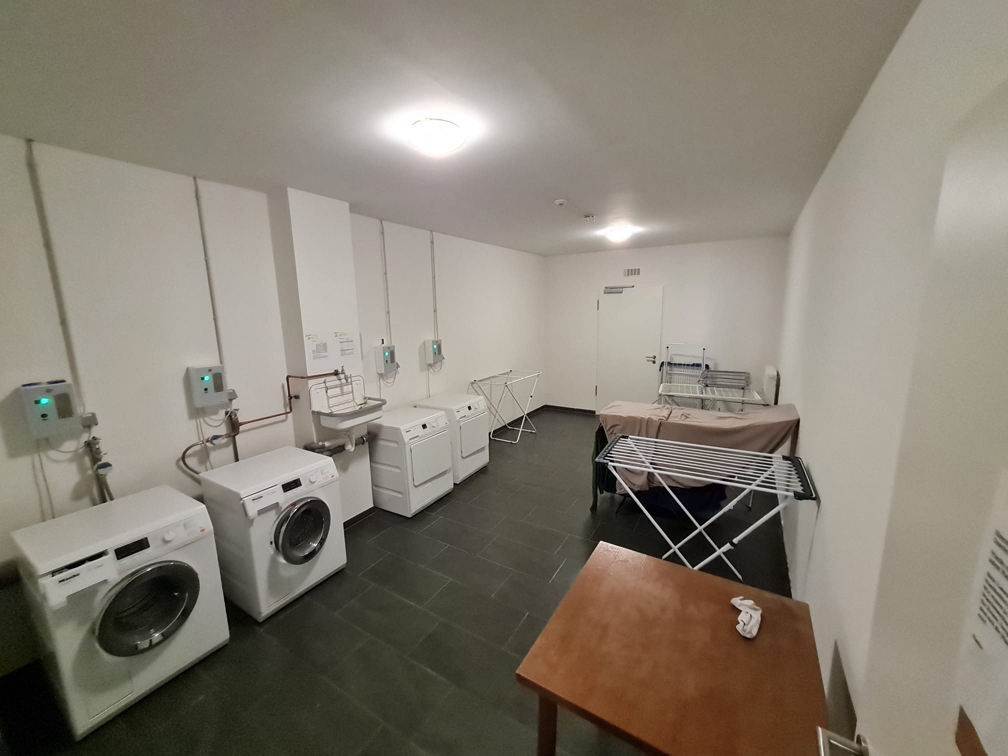 gemeinschaftlicher Wasch- und Trockenraum