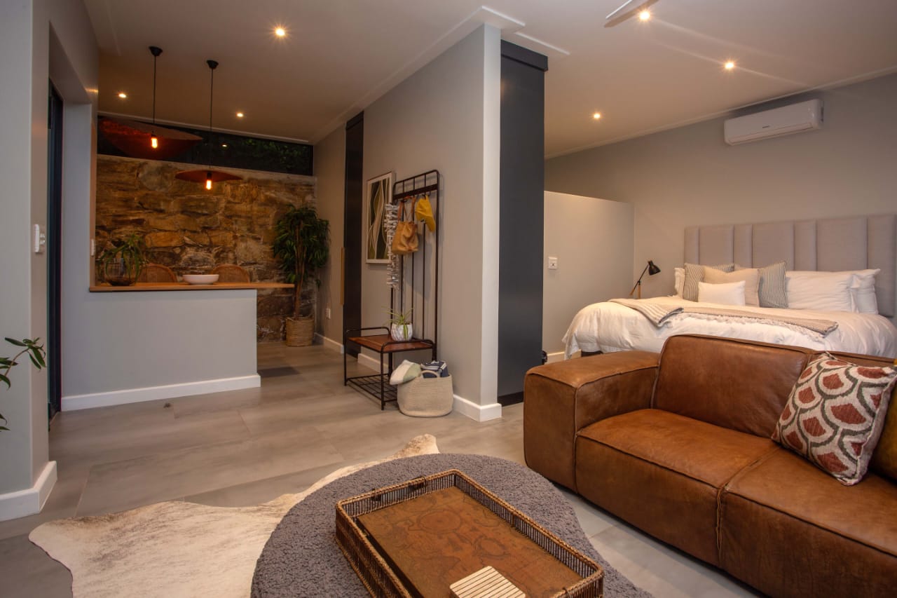 Living area, entrance