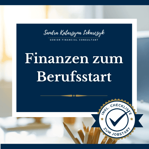 Titelseite des E-Books 'Finanzen zum Berufsstart' von Sandra Katarzyna Lekanysz, Senior Financial Consultant, mit Download-Link zur Checkliste für den Berufseinstieg, strategisch platziert auf einem professionellen Schreibtisch.