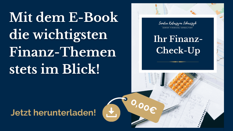 Werbebanner für das kostenlose E-Book 'Ihr Finanz-Check-Up' von Sandra Lekarczyk, Senior Financial Consultant. Der Banner zeigt einen Hinweis 'Mit dem E-Book die wichtigsten Finanz-Themen stets im Blick!' und eine Aufforderung zum kostenlosen Download. Die Visualisierung beinhaltet ein Bild von Finanzdokumenten und einem Taschenrechner, um die praktische Anwendung des Wissens aus dem E-Book zu betonen.