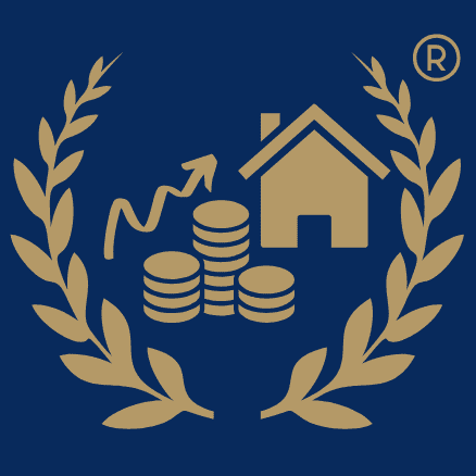 Das Icon von Sandra Katarzyna Lekarczyk zeigt den Umriss einer Münze, auf dem ein Haus und drei unterschiedlich hohe Stapel Münzen mit einem darüber liegenden, blitzartig nach oben gerichteten Pfeil geprägt sind. Rechts und links der Münze befindet sich jeweils ein Lorbeerzweig. Das Icon symbolisiert die Spezialisierung und Expertise im Bereich des Vermögensaufbaus sowie der Immobilie als Vermögensbaustein.