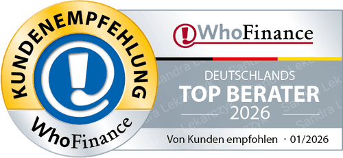 Siegel für ausgezeichnete Finanzberatung von WhoFinance, beschriftet mit 'Deutschlands TOP BERATER 2026', sowie der Hinweis 'Von Kunden empfohlen - 01/2026'. Das Siegel ist in Goldtönen gehalten, mit einem auffälligen Ausrufezeichen im Zentrum, was Vertrauenswürdigkeit und hohe Kundenzufriedenheit symbolisiert.